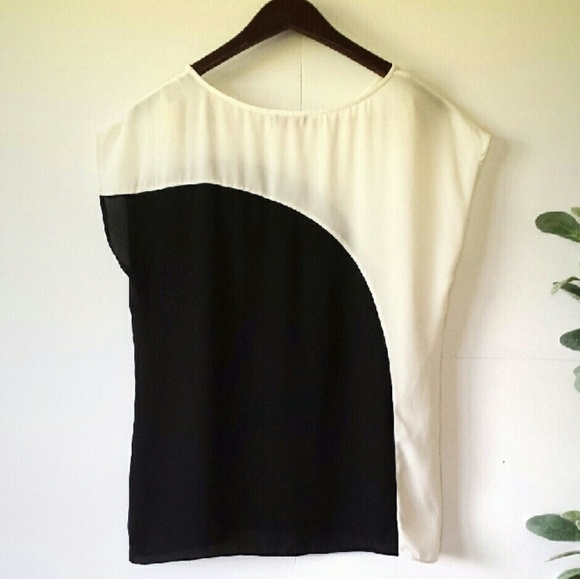 Vince Camuto Satin Color Block Sleeveless Blouse - Picture 5 of 6